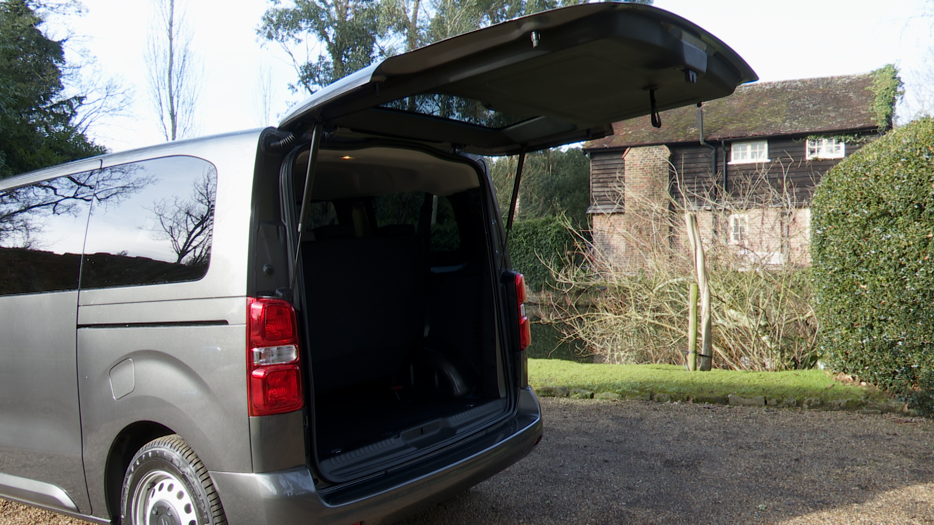 100kW Business Edition XL [9 Seat] 50kWh 5dr Auto