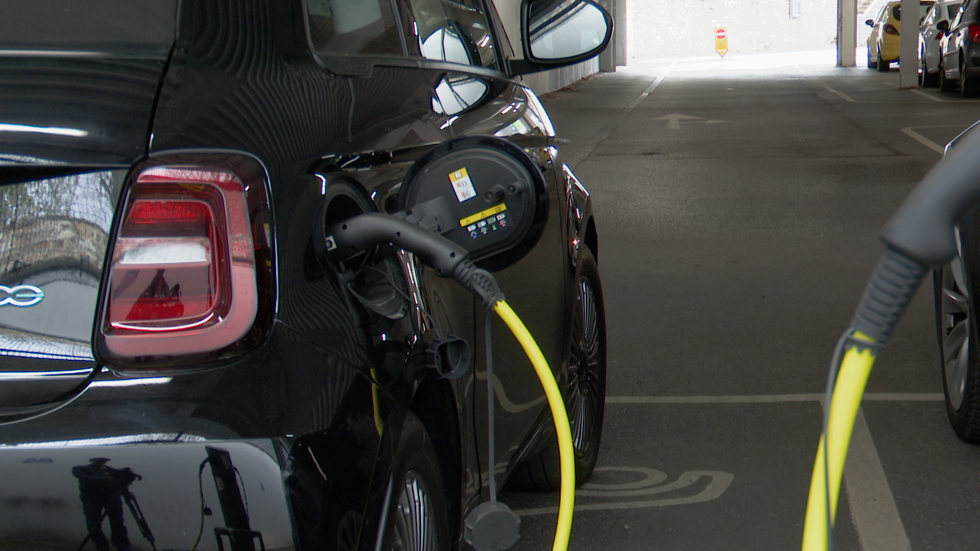 87kW Red 42kWh 2dr Auto