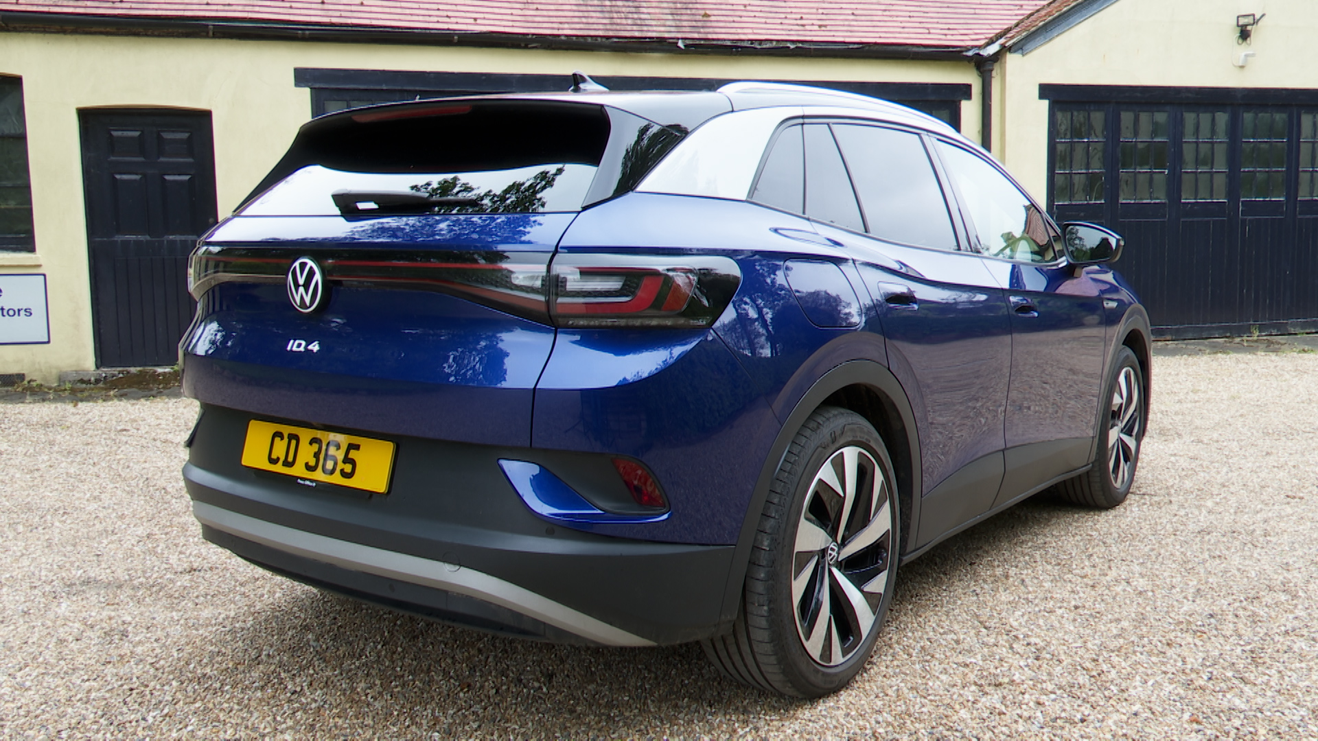 128kW Life Ed Pro 77kWh 5dr Auto [125kW Ch]